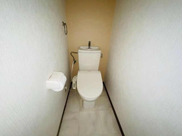 ����4