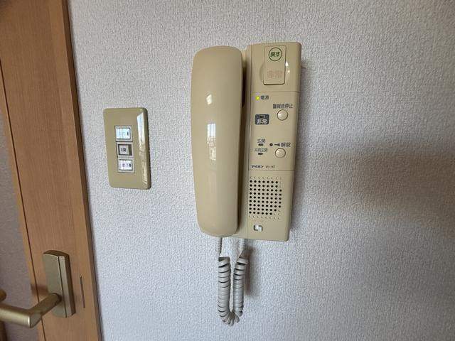 ����8