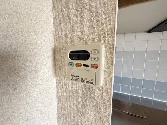 ����17