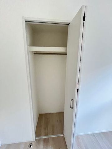 ����17