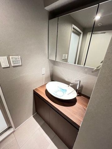 ����5