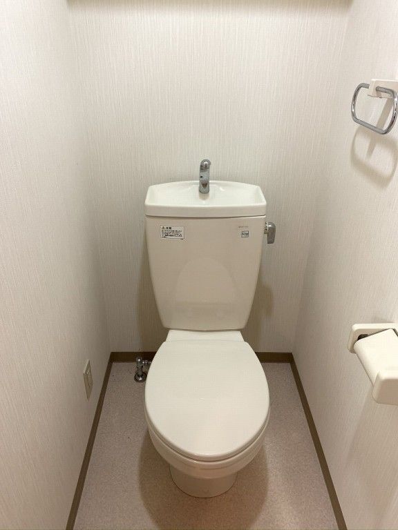 ����4
