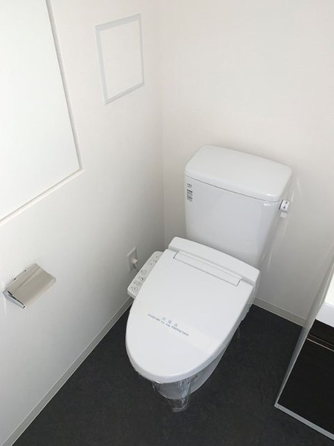 ����4