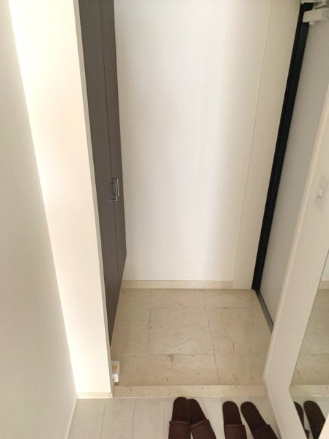 ����8