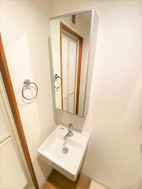 ����5