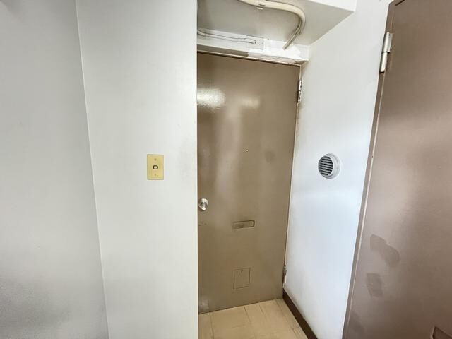 ����18