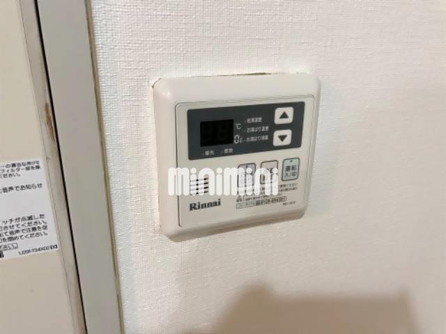 ����9