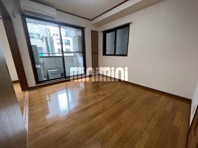 ����17