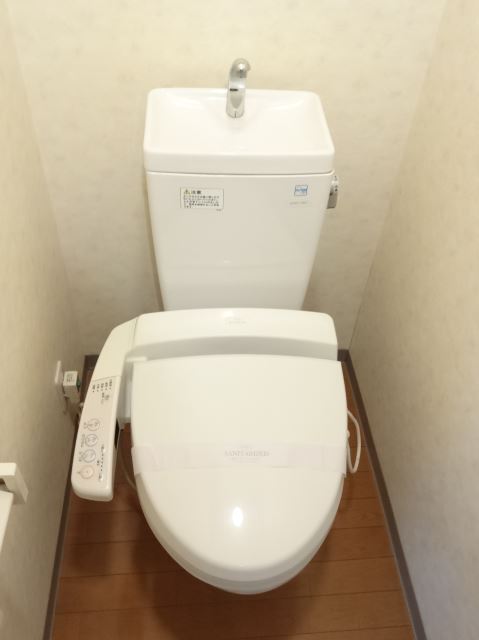 ����4