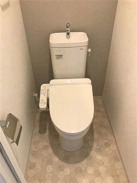 ����4