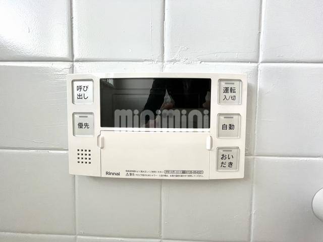 ����12