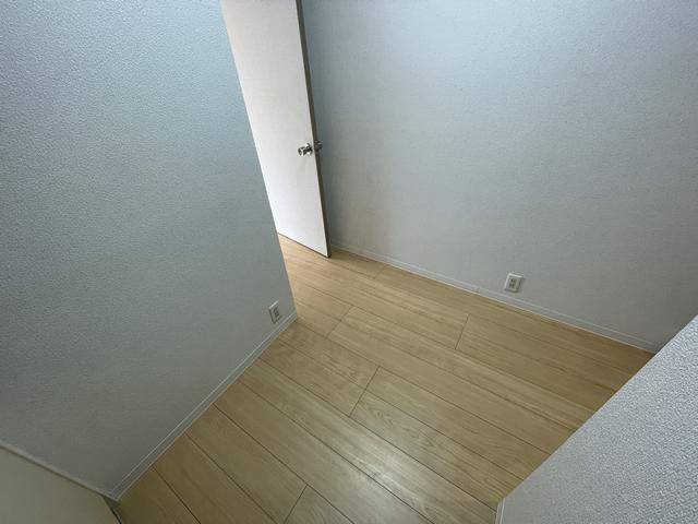 ����20