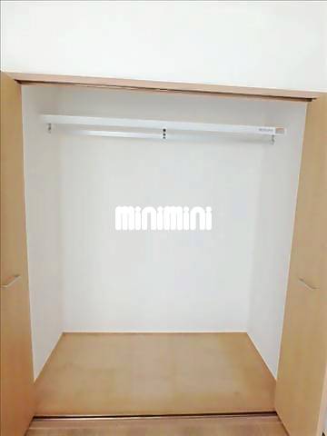 ����3