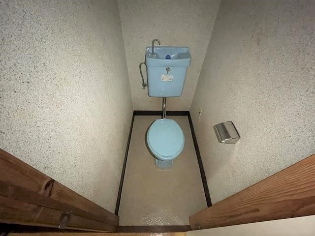 ����4