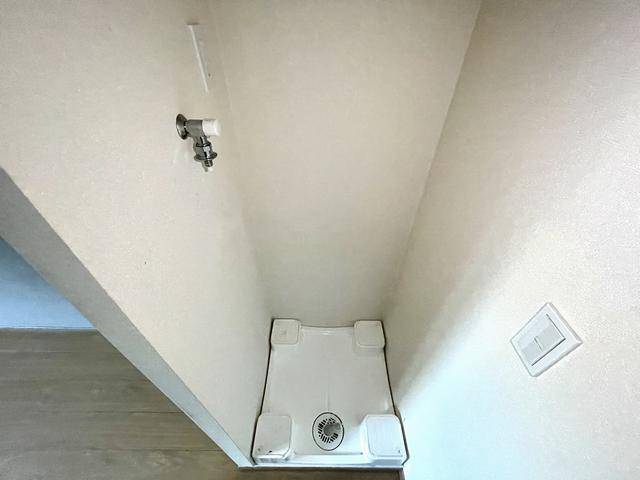 ����8