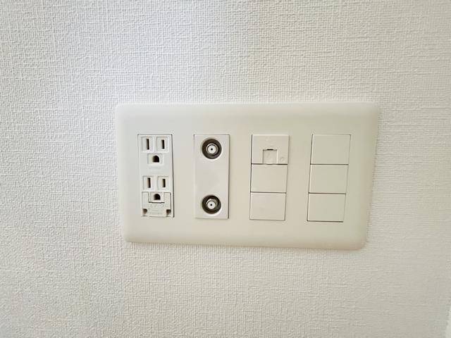 ����16