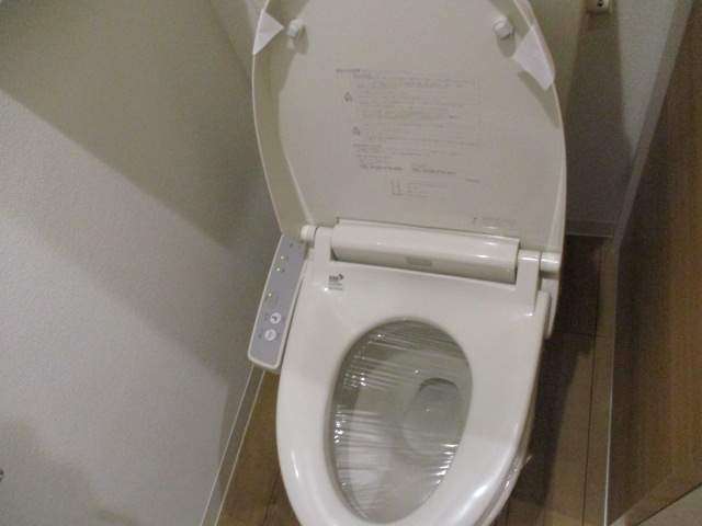 ����4