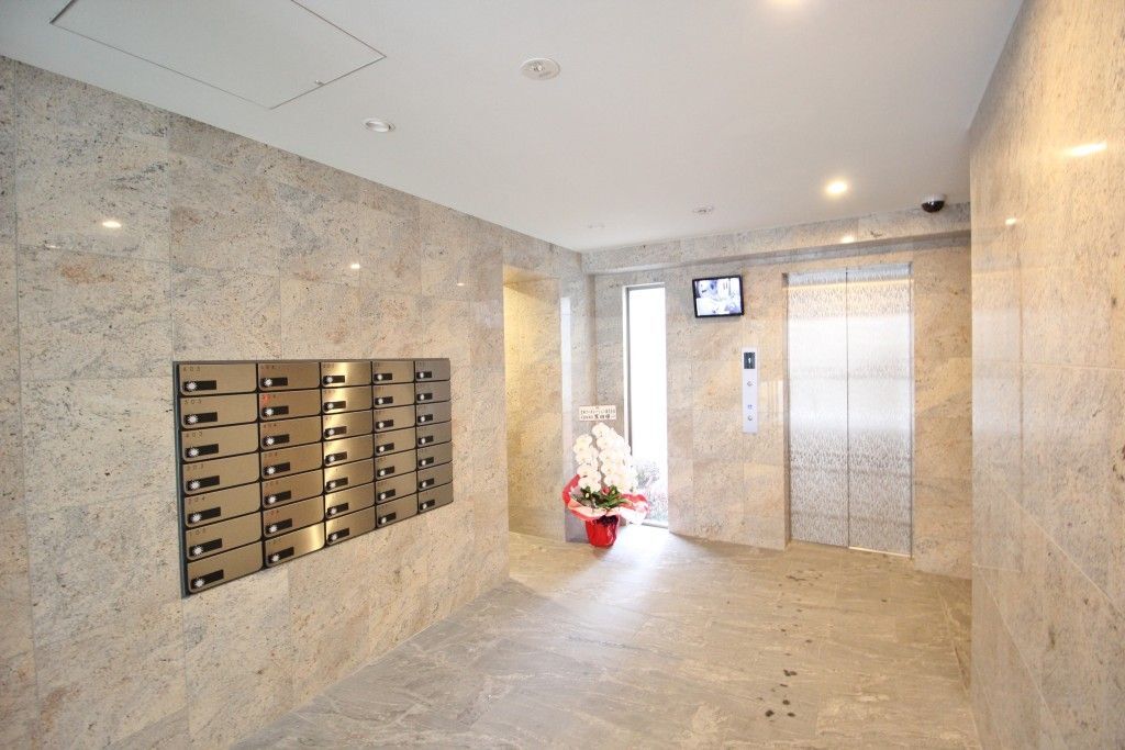 ����15