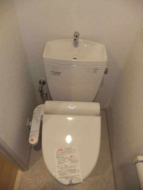 ����4