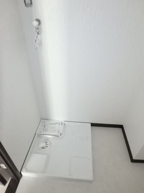 ����15