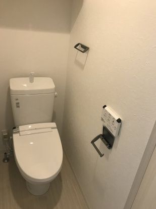 ����4