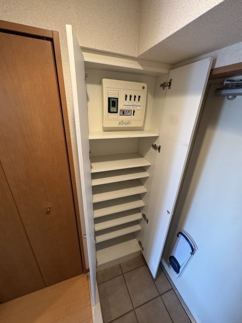 ����13