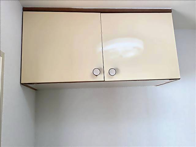 ����4