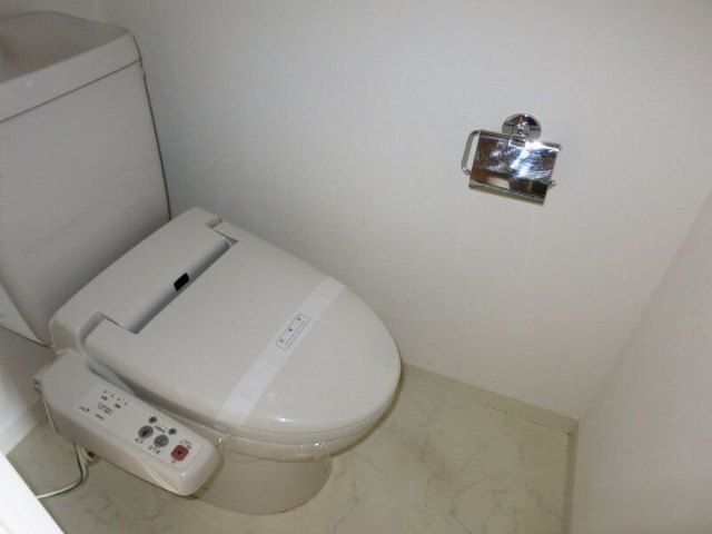 ����4