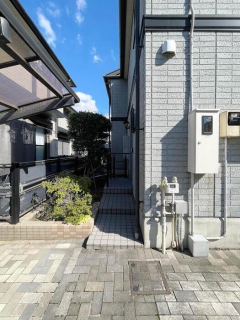 ����21