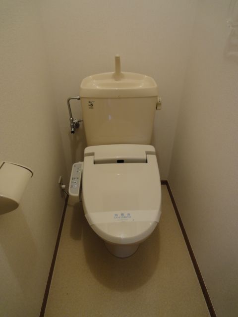 ����4