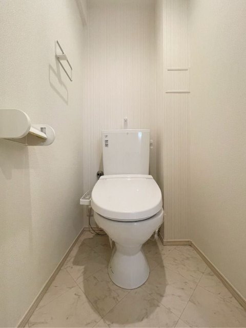 ����4