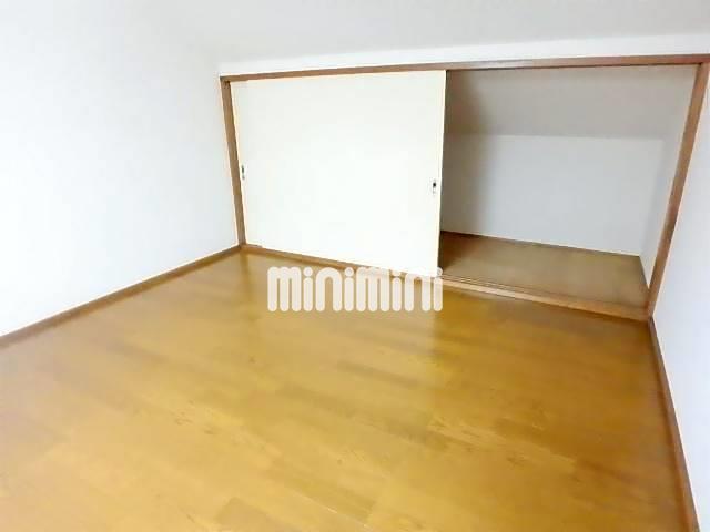 ����4