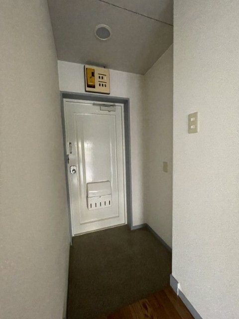 ����9