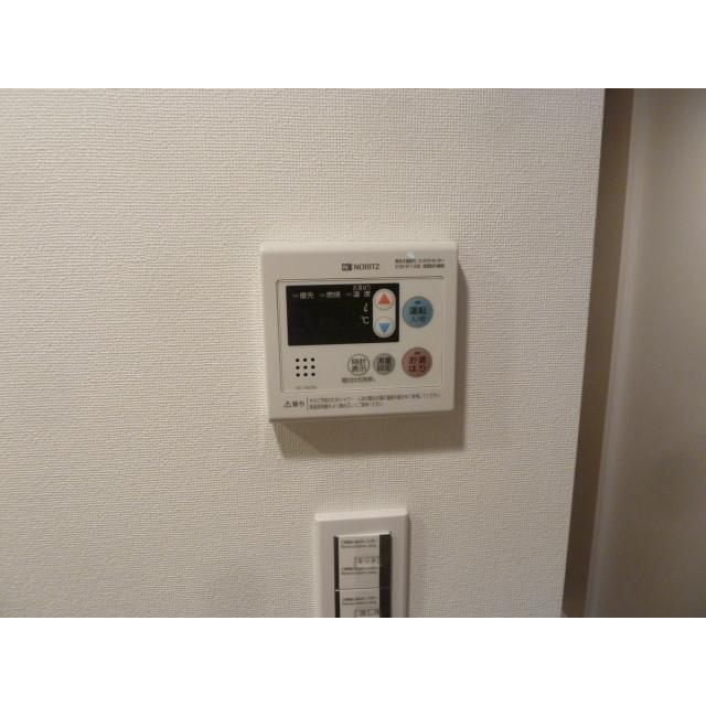����12