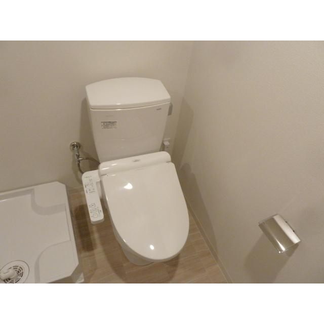 ����4