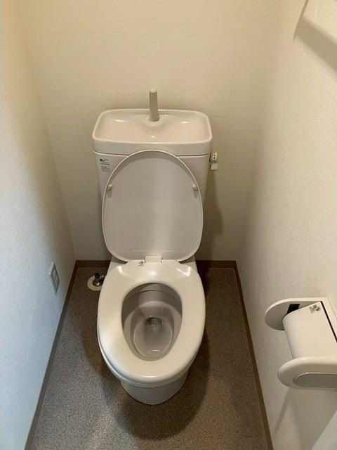 ����4
