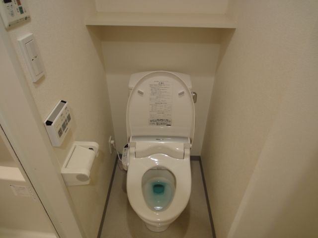 ����4