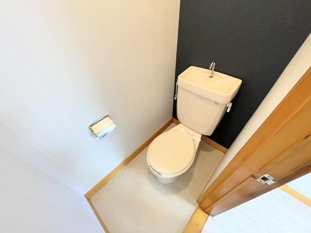 ����4