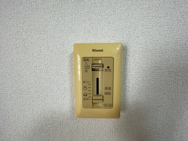 ����15