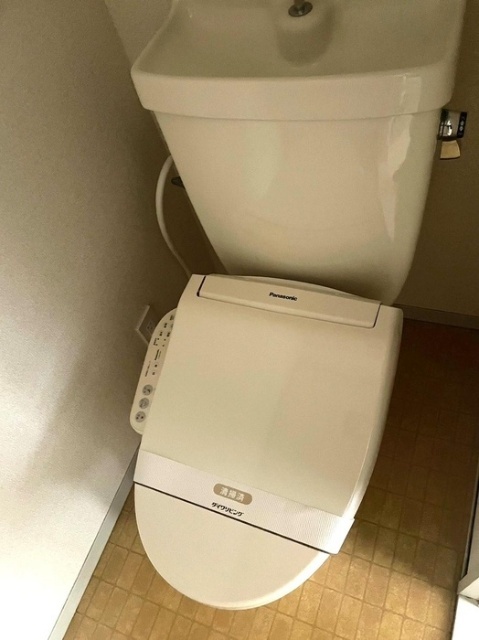 ����3