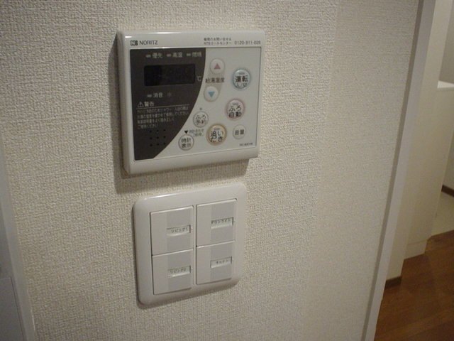 ����9