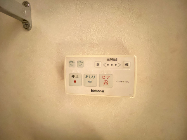 ����17
