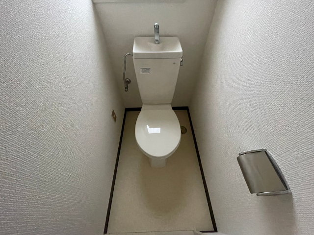 ����4