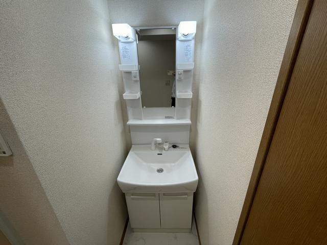 ����5