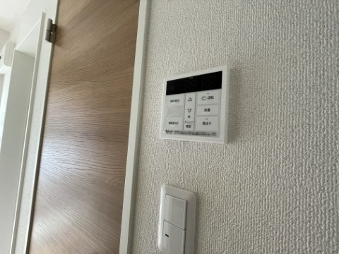 ����9