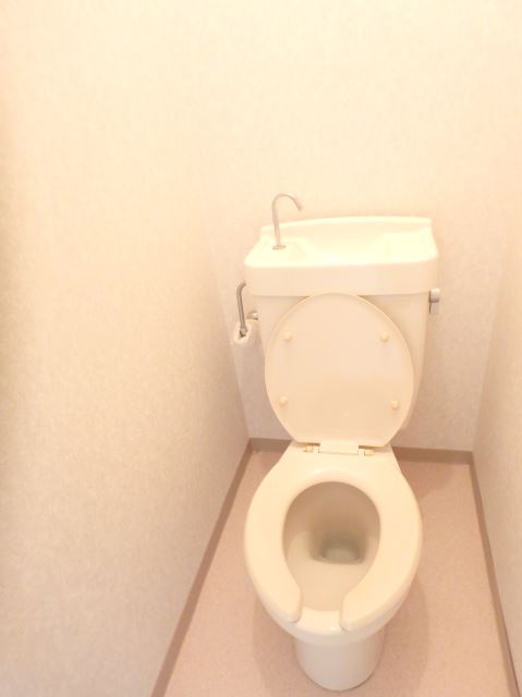 ����4