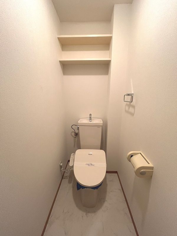 ����4