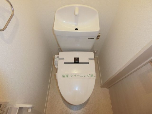 ����4