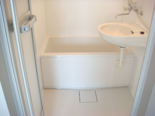 ����3
