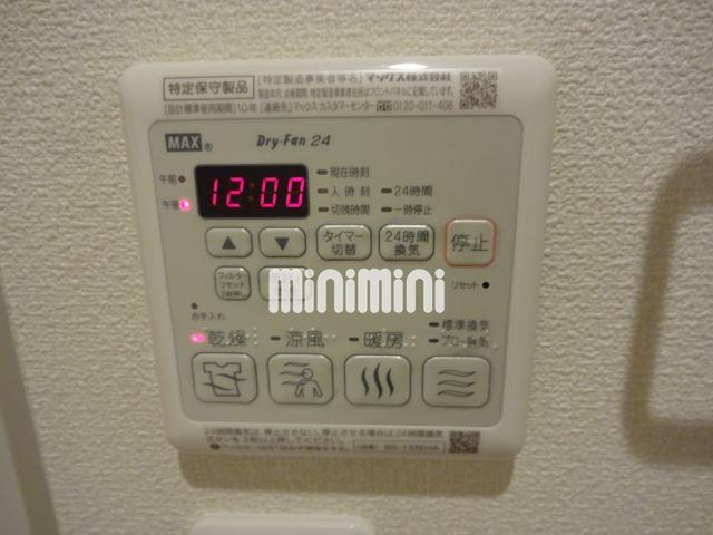����12